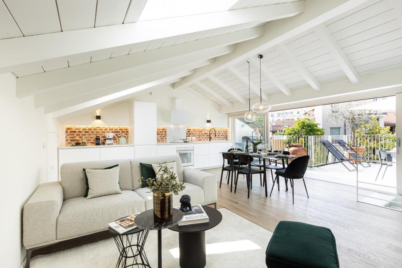 *villa Olivo*with Private Terrace & Jacuzzi + 3bedrooms Ferienhaus